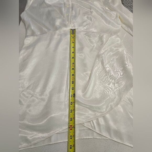 Elegant White Wrap Dress - Picture 14 of 16